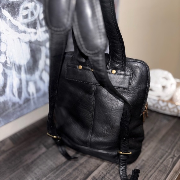 Le Donne Leather Riverwalk Women's Backpack - Picture 5 of 10